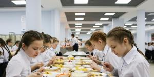Neden bir okul kafeteryasını hayal ediyorsun?
